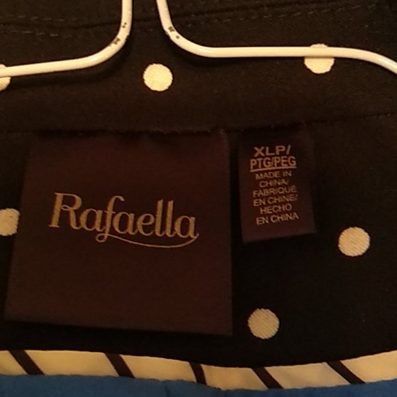 Blazer - Picture 3 of 11